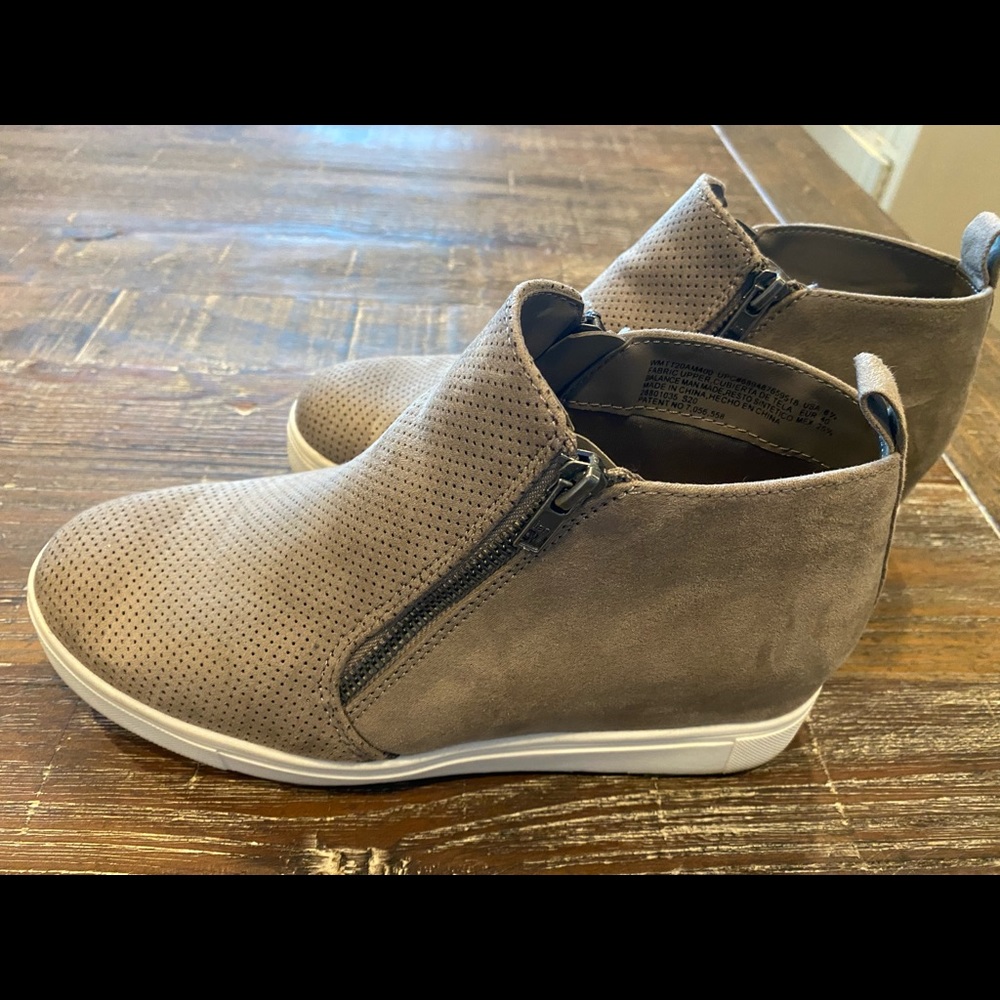 Time and tru suede zip slip on booties size 8.5
